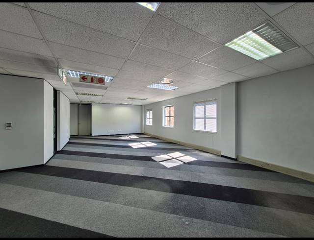 382M² OFFICE TO LET IN HYDE PARK